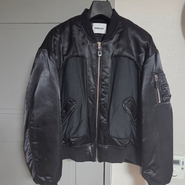 앰부쉬 블랙 봄버 자켓