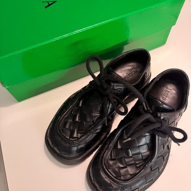 보테가베네타 헤드독 슈레이스 슈즈 블랙 40사이즈 팝니다 