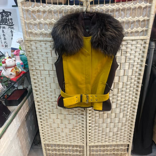 38/55-66 정품 프라다 패딩조끼 팝니다