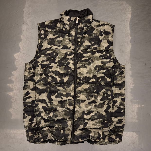 노스페이스 550 구스다운 카모 베스트