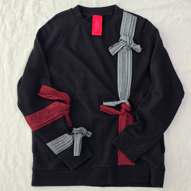 LUCKY CHOUETTE 럭키슈에뜨 리본 오버핏 맨투맨