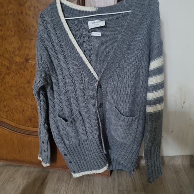특가) 톰브라운 그레이 케이블니트.   M/L