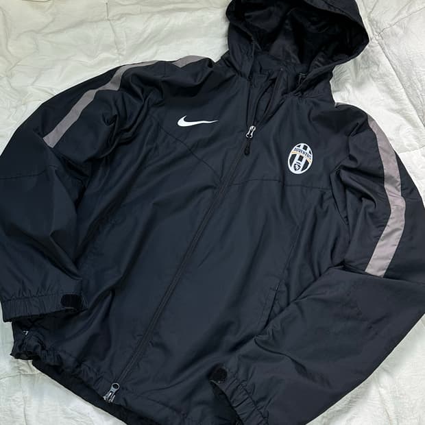 나이키 유벤투스 바람막이 미디움
