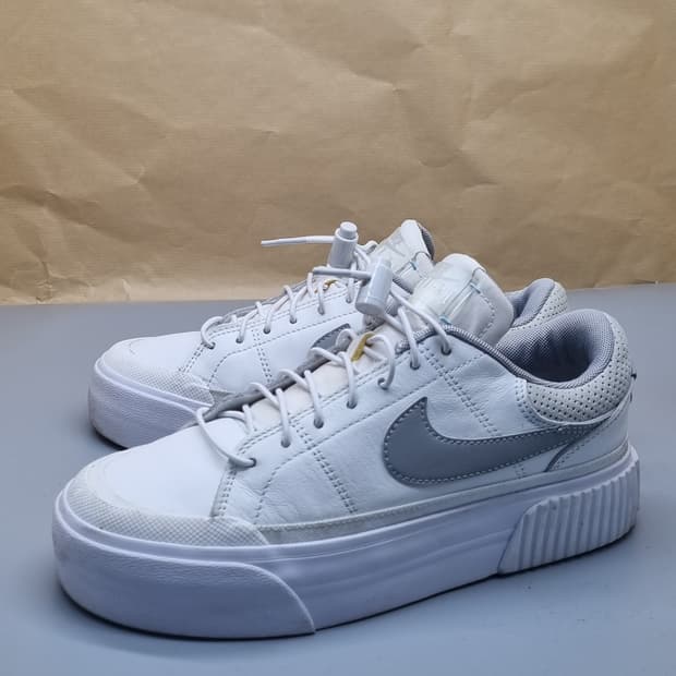 나이키 코트레거시 리프트 여성운동화235 