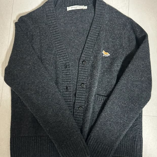 메종키츠네 베이비 폭스 울 V넥 여성 가디건