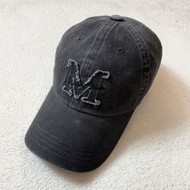 마뗑킴 24FW 피그먼트 매틴 커시브 볼캡 A1798