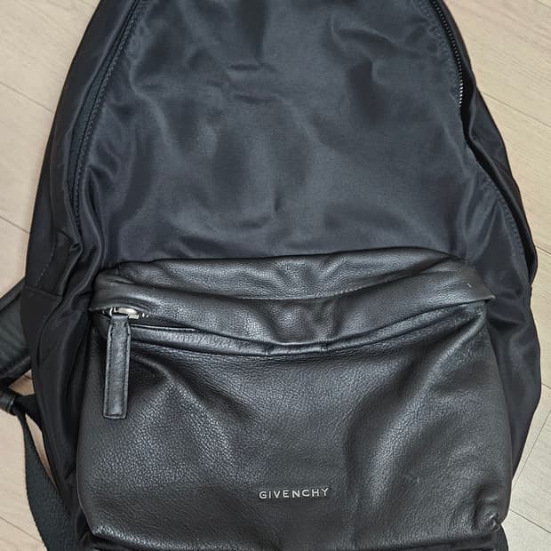 지방시 스터드 백팩