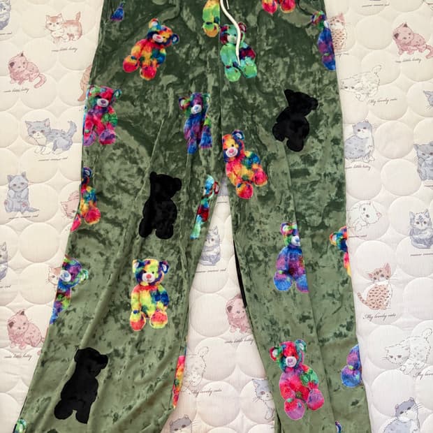 유쓰배쓰 벨루어 그래픽 팬츠 그린