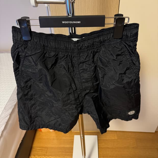 스톤아일랜드 나일론메탈 반바지 블랙 미친 가격에 판매합니다!
