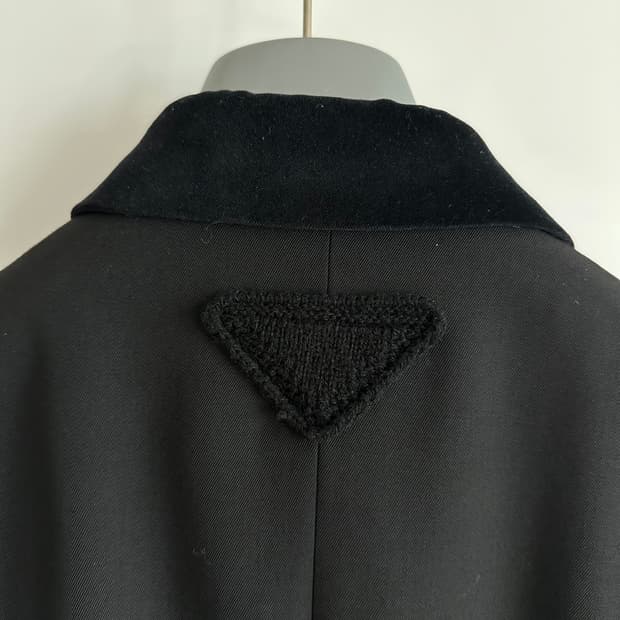 프라다 라프시몬스 24fw 벨벳카라 더블브레스티드 블레이져