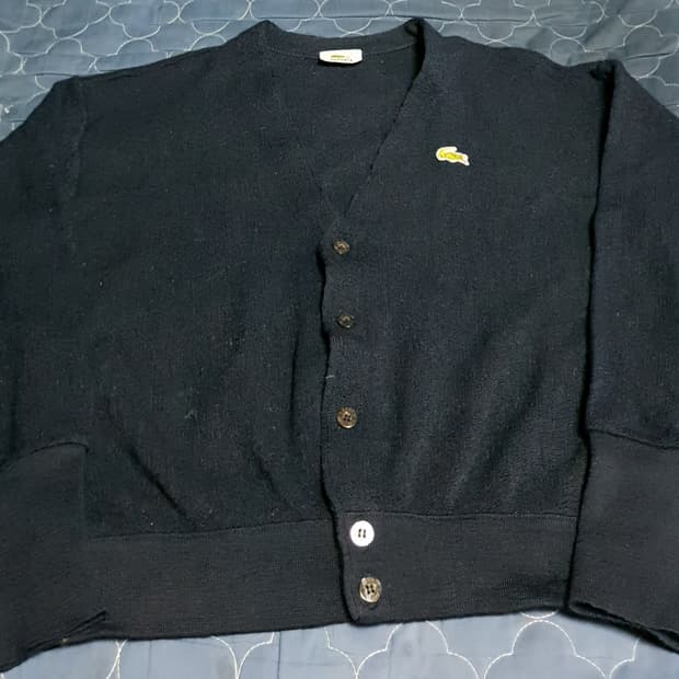 (서광) 라코스테 90s 브이넥 크롭 버진울 가디건 네이비 (105)