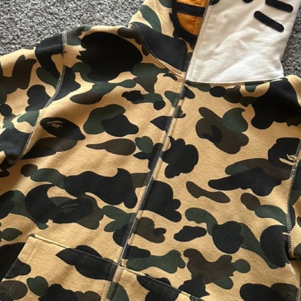 베이프 한정판 샤크후드 헬로키티 판매합니다 황계 (M)