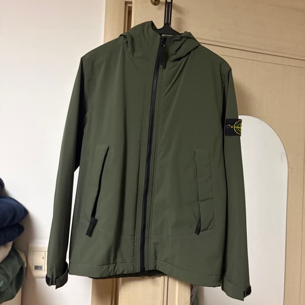 20fw 스톤아일랜드 소프트쉘 카키 후드자켓