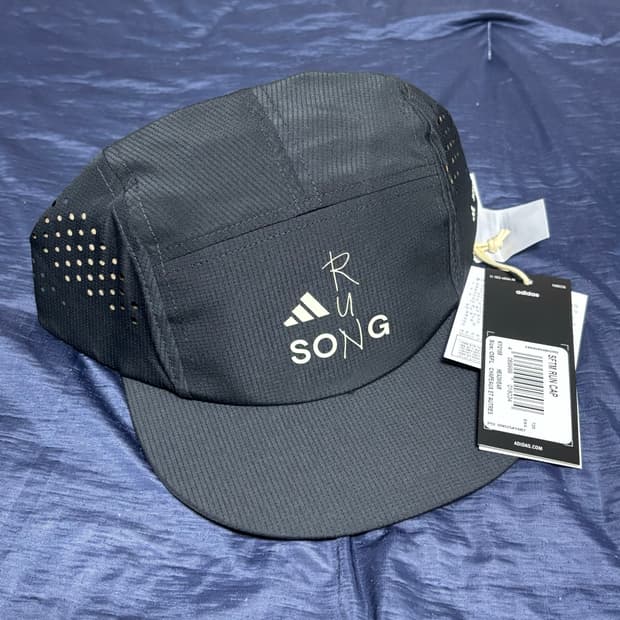 [새상품] 송포더뮤트 x adidas 러닝 캡 모자
