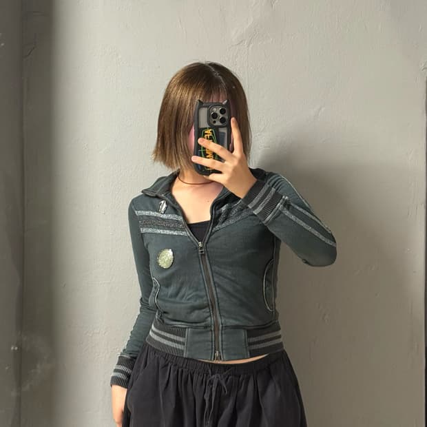 sporty line detail 2-way zip-up