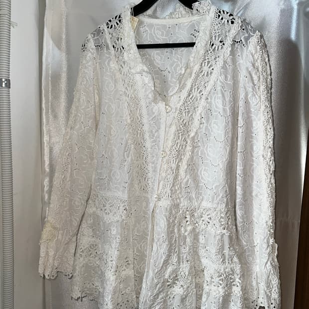 로맨틱 펀칭 레이스 블라우스