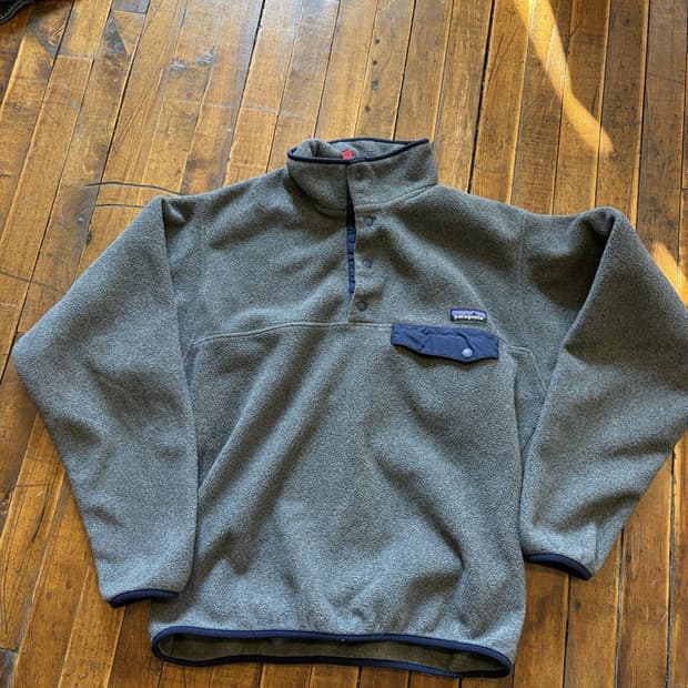 20s 파타고니아 신칠라 스냅-T 그레이/네이비