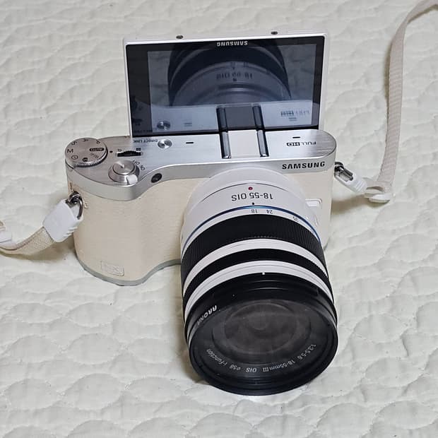 삼성 NX300M 미러리스 카메라