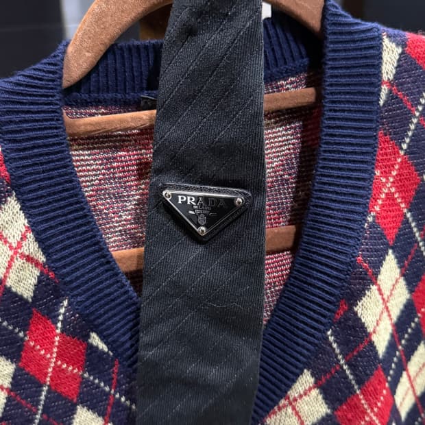 프라다 실크 타이 블랙