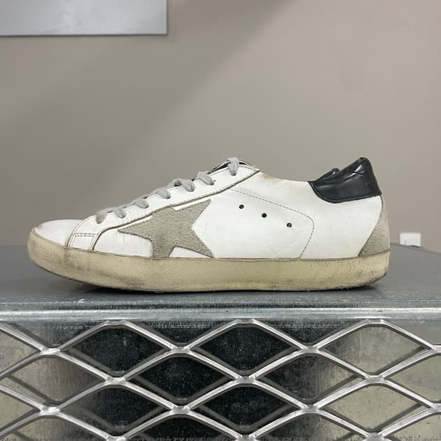 골든구스 슈퍼스타 화이트 스니커즈 블랙탭 40