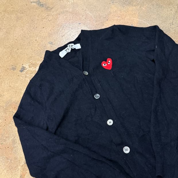 꼼데가르송 레드와펜 블랙 니트 가디건 