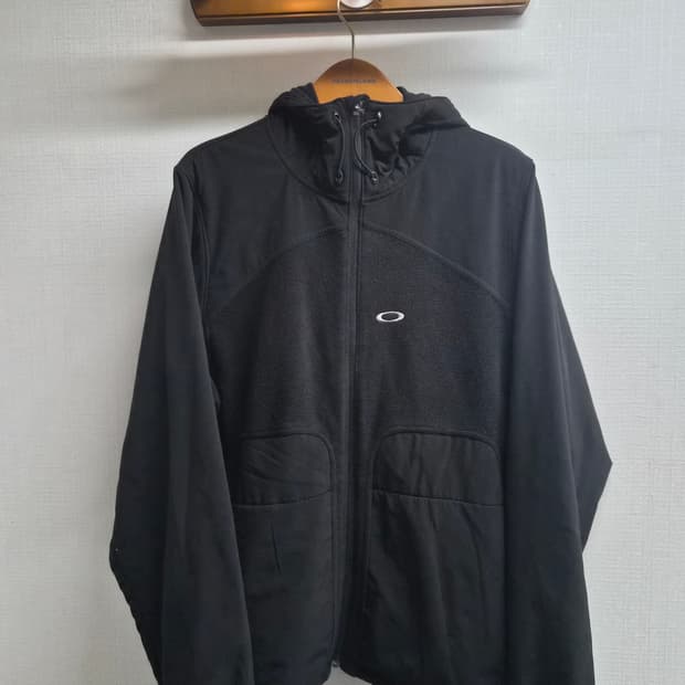 L/105) 오클리 스몰로고 플리스 점퍼 팝니다