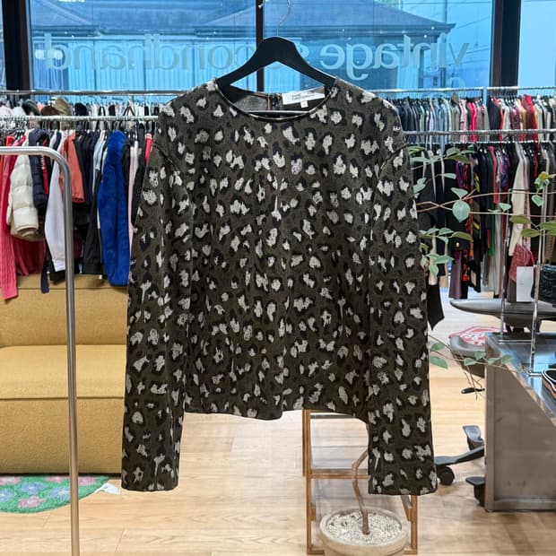 다이앤 본 퍼스텐버그 카키브라운 레오파드 롱슬리브