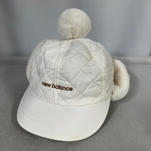 뉴발란스 퀼팅 폼폼 방한 모자 (54)