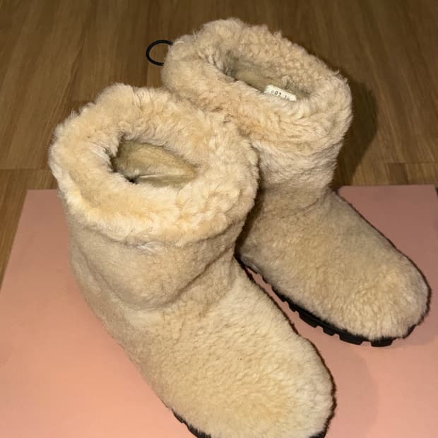 Miumiu 시어링 부츠