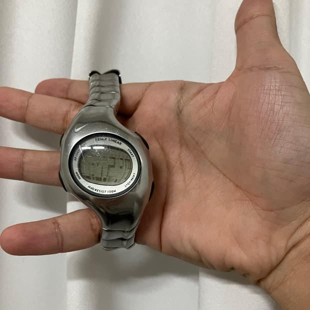 나이키 트라이엑스 아머드 라이너 시계