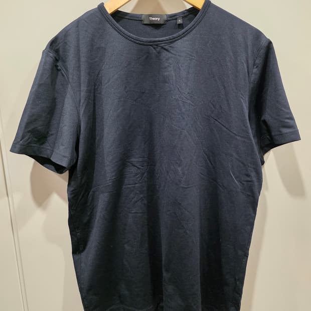 띠어리(Theory) 네이비 반팔 티
