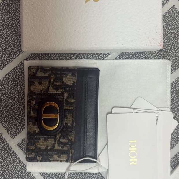 디올 오블리크 몽테인 카드지갑 풀구성