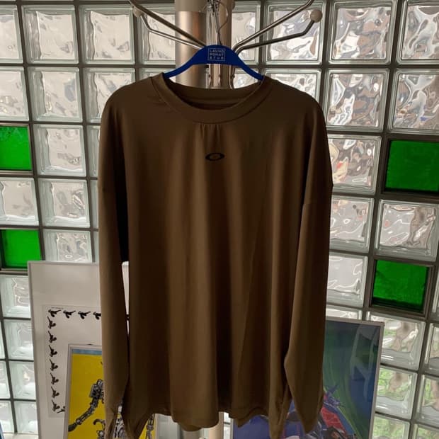 last one/ oakley long t shirt