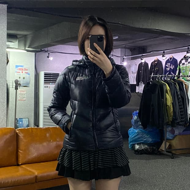 노스페이스 자수 스몰 로고 블랙 경량 패딩 B2779