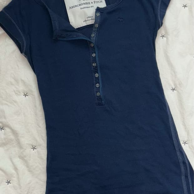 아베크롬비 Abercrombie 슬림핏 버튼 반팔 티