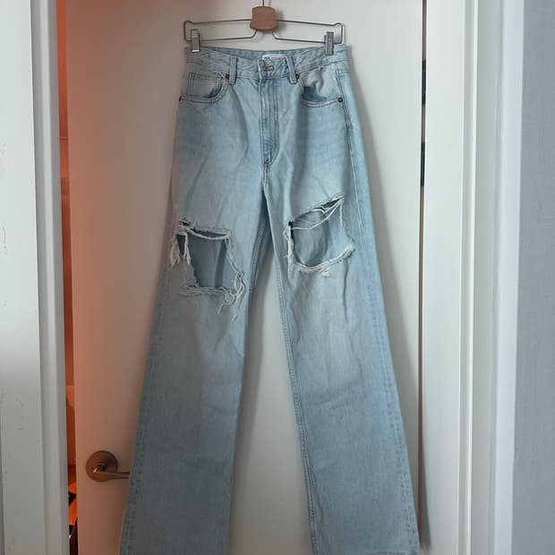 Zara 연청 스트레이트 데님 팬츠 (컷팅 디테일)