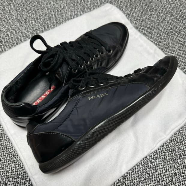 프라다 리나일론 & 레더 스니커즈