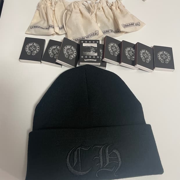 크롬하츠 신상 CH 비니 팝니다. 