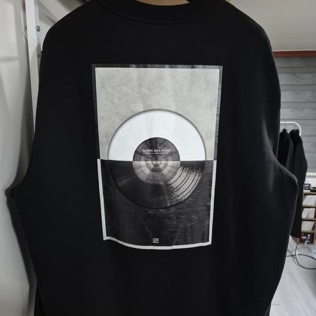 시스템옴므 백프린팅 맨투맨 105 블랙