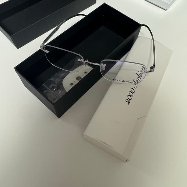 2000 아카이브 긱시크(카리나,안유진 착용)