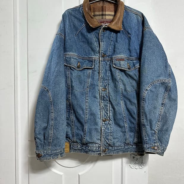 말보로클래식 레더 카라 데님 트러커자켓