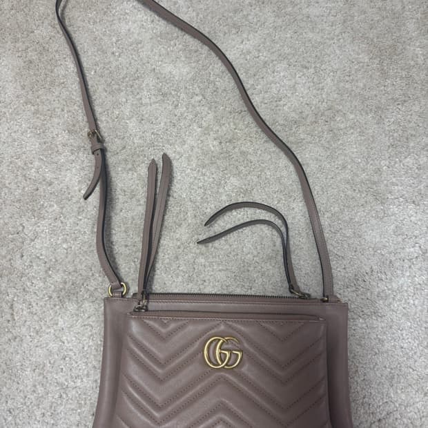 구찌 GG 마몽 마틀라세 미니 숄더백 베이지