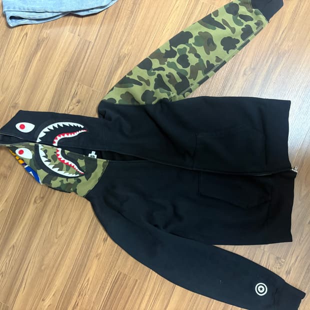 베이프 퍼스트 원카모 녹계 새상품 네고 가능