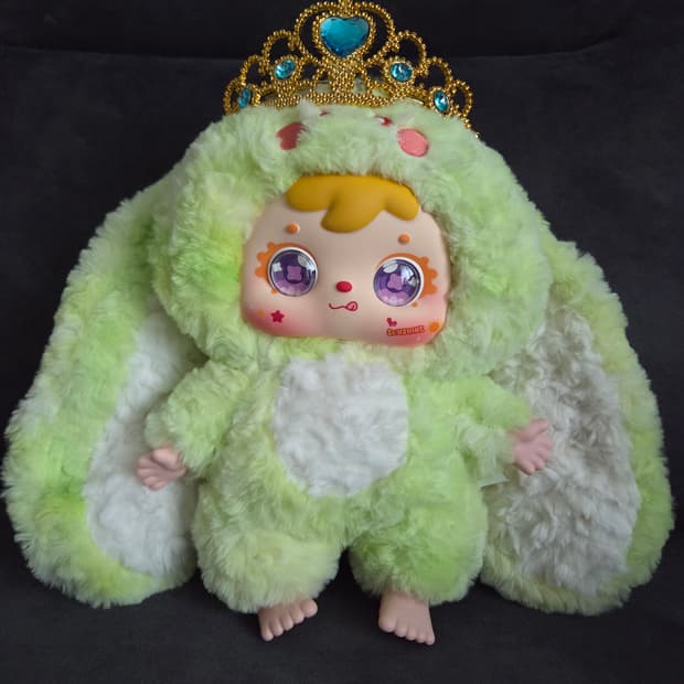 왕관 토끼 인형