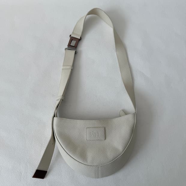 소프트서울(SOFT) 레더 크로스백