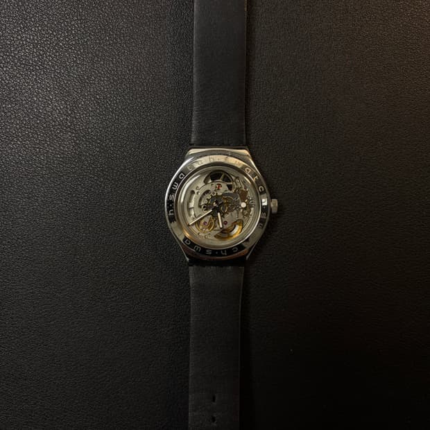 스와치 아이로니 스켈레톤 시계