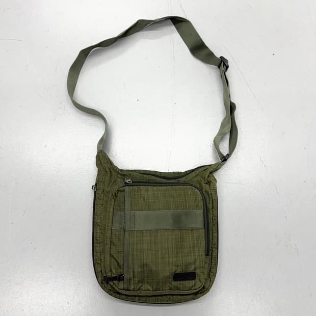 몽벨 고프코어 나일론 미니 크로스백