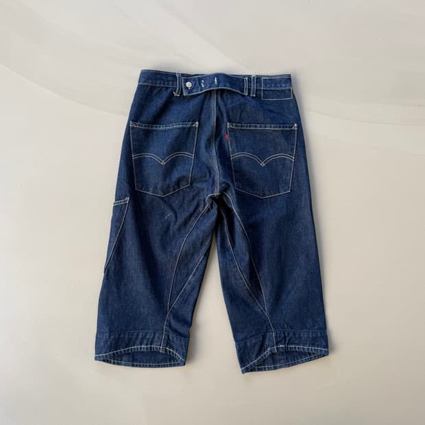 00s Levi’s Engineerd Cinch Back