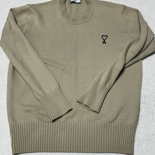 아미 니트 하트로고 체인스티치 XL  베이지색상