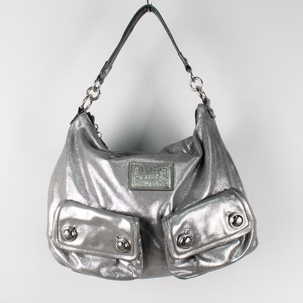 COACH 매탈릭 가죽 숄더백